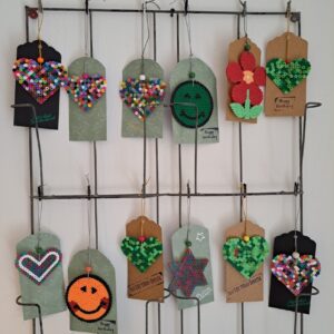 Unieke Cadeaulabels met Strijkkraal-Hangers